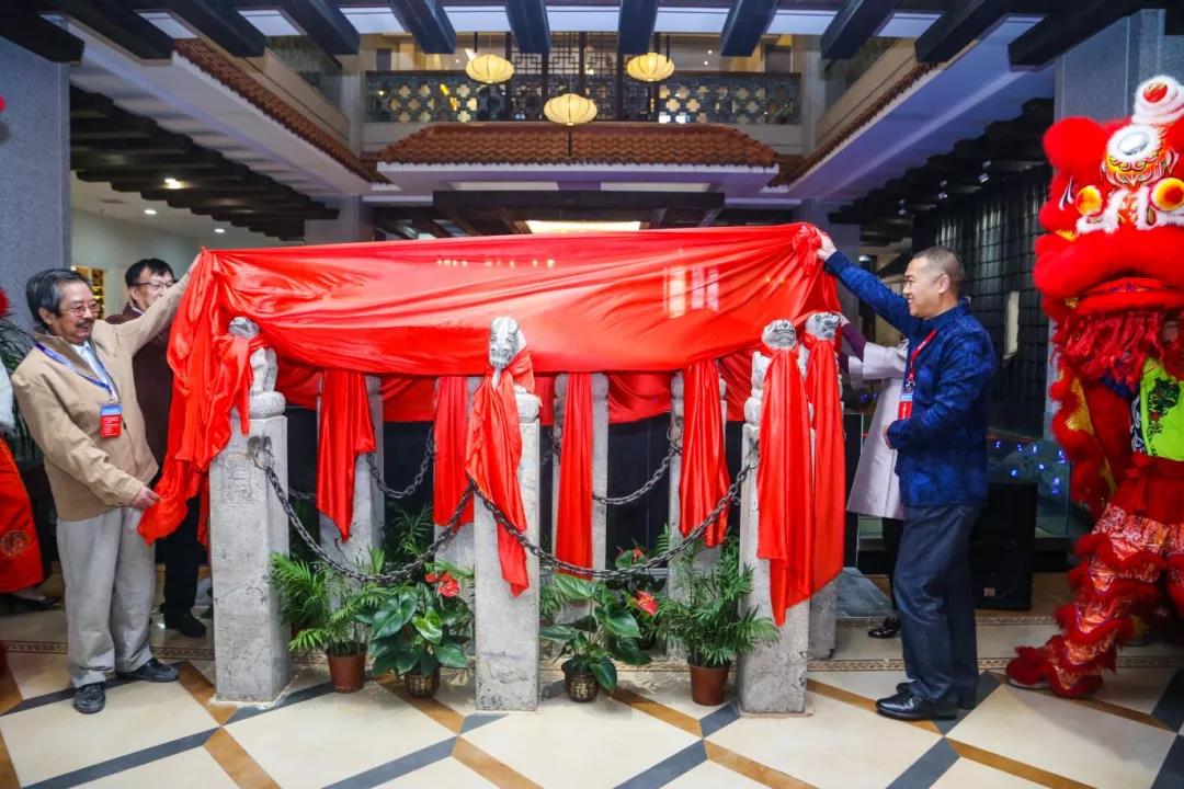 声誉见证！KB88凯时官网喜提“行业领军品牌”奖项_KB88凯时官网瓦业官网｜屋面瓦｜外墙砖｜修建施工